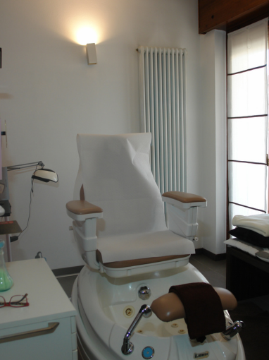 poltrona rilassante e tecnologica per massaggi e pedicure